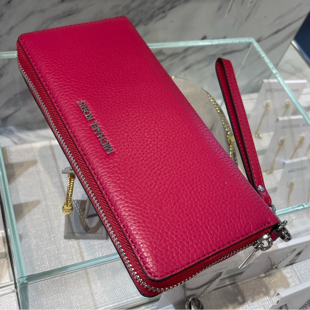 MICHAEL KORS Lg Pebbled Leather Continental Wallet Wristlet Phone
Dark Raspberry - Picture 16 of 16